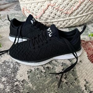 APL Women’s Size 9 Low Top Sneakers Techloom Phantom Sneakers Black White Silver